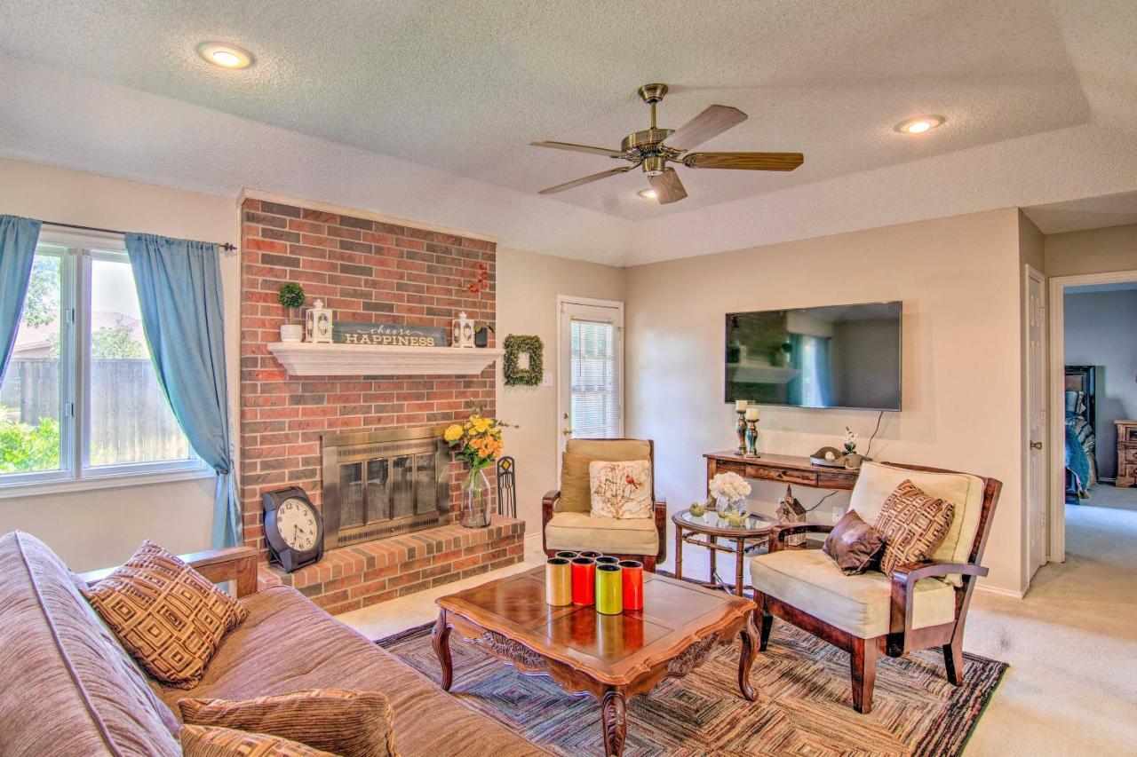 Lubbock Home With Deck And Yard - 8 Miles To Ttu! エクステリア 写真