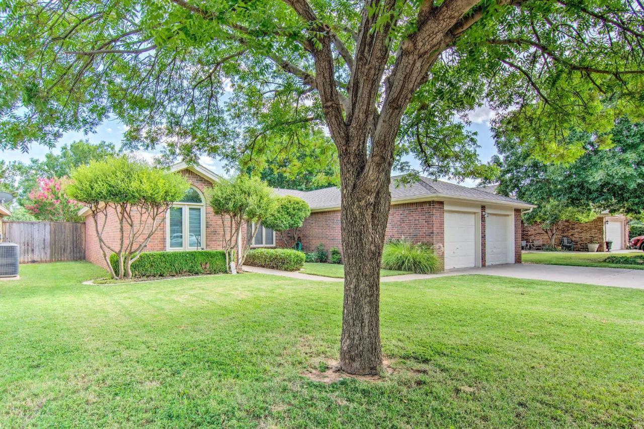 Lubbock Home With Deck And Yard - 8 Miles To Ttu! エクステリア 写真